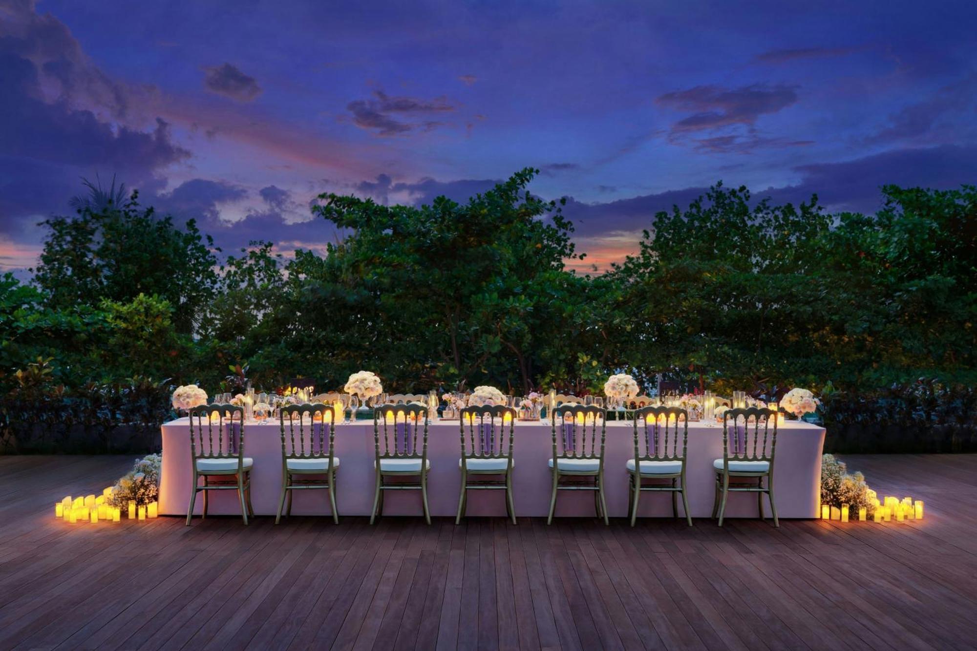 Sheraton Bali Kuta Resort Exterior foto The Deck at The Westin